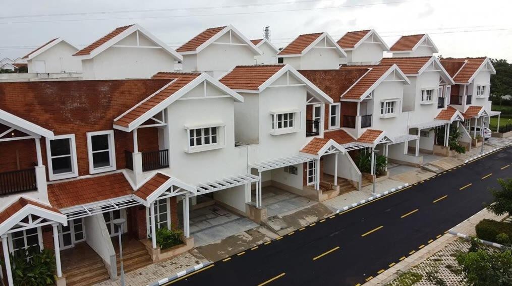 Welcome To Serenity-Luxury Villa At Prestige Augusta Golf Village Bangalore Buitenkant foto